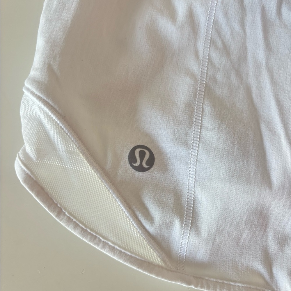 Lululemon hotty hot short 4 inch high rise - Picture 2 of 4